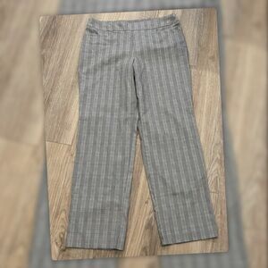 Time and Tru Women's Gray Plaid Straight Leg Pants